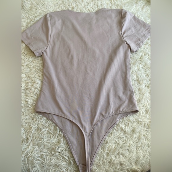 Aritzia Babaton Contour Crew Shortsleeve Bodysuit - Picture 3 of 7